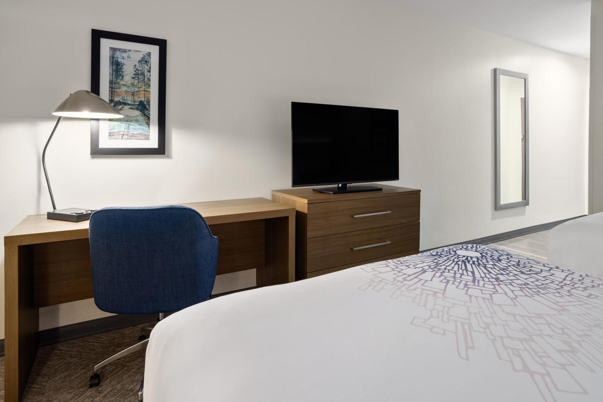 La Quinta Inn & Suites By Wyndham Локуст-Гров Экстерьер фото